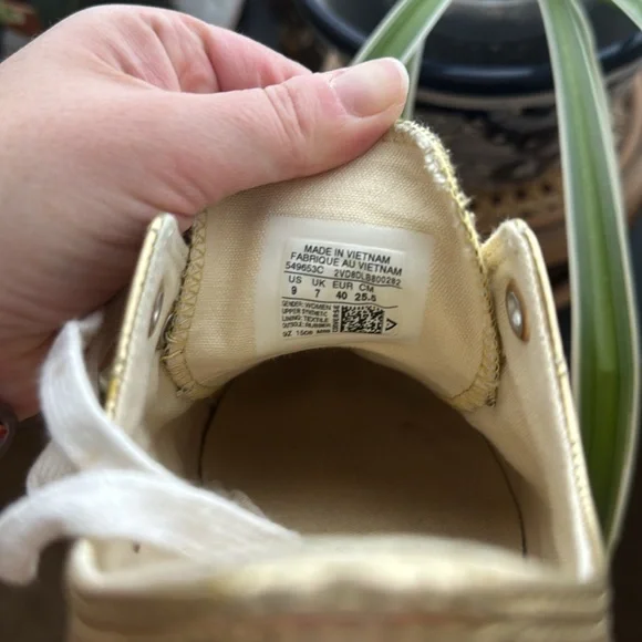 HTF! Womens Sz 9 Converse Chuck Taylor All Stars Synthetic Distressed Spray Gold - Picture 3 of 5